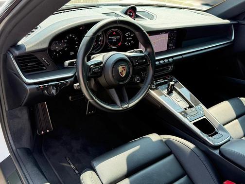 2021 Porsche 911 Carrera