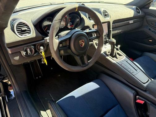 2023 Porsche 718 Cayman GT4 RS
