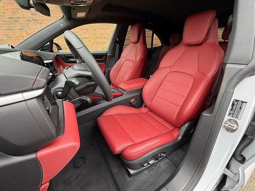 2025 Porsche Macan Electric 4S