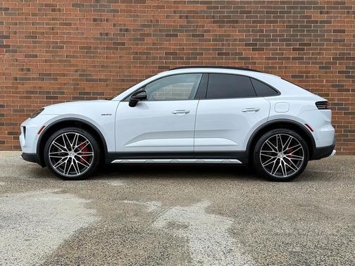 2025 Porsche Macan Electric 4S