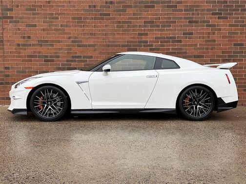 2024 Nissan GT-R Premium