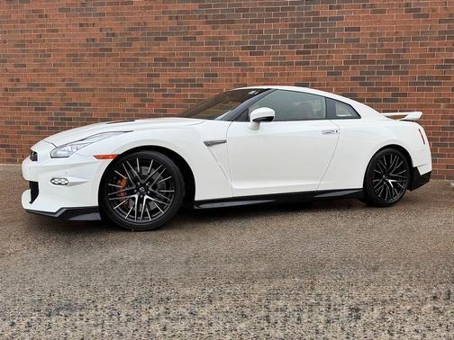 2024 Nissan GT-R Premium