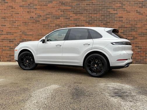 2025 Porsche Cayenne Base