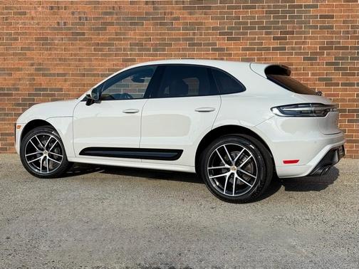 2024 Porsche Macan Base (PDK)