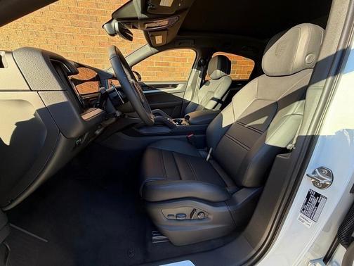 2026 Porsche Cayenne AWD