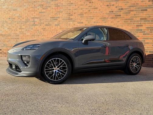 2025 Porsche Macan Base