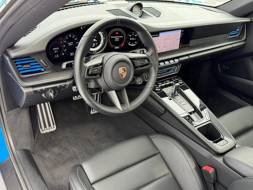 2022 Porsche 911 Carrera 4 GTS