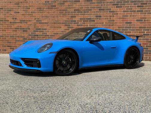 2022 Porsche 911 Carrera 4 GTS