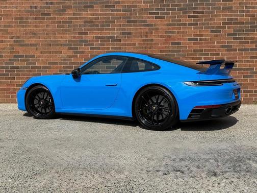 2022 Porsche 911 Carrera 4 GTS