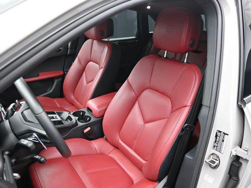 Chalk 2025 Porsche Macan