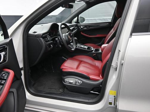 Chalk 2025 Porsche Macan