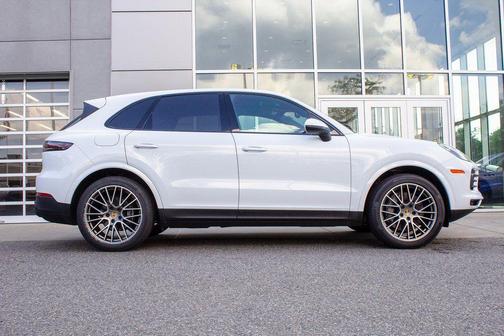 Carrara White 2022 Porsche Cayenne S Platinum Edition