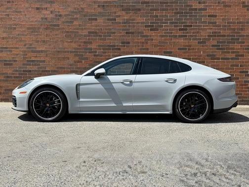 2022 Porsche Panamera 4