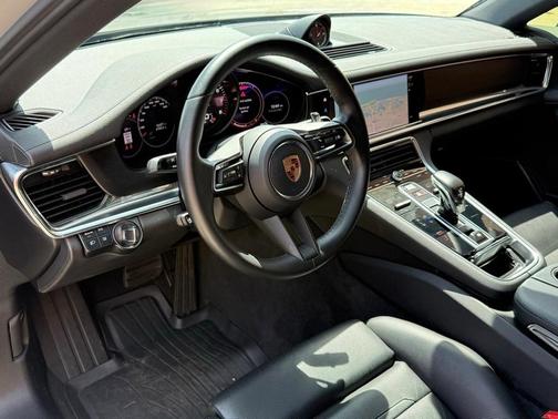 2022 Porsche Panamera 4