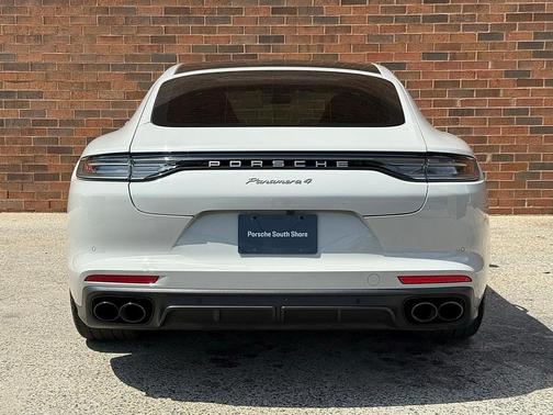 2022 Porsche Panamera 4