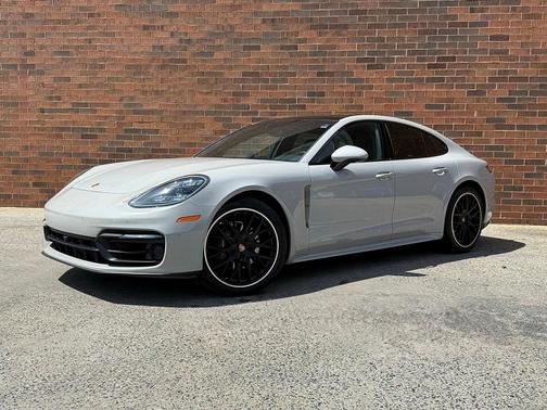 2022 Porsche Panamera 4