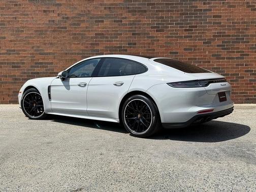 2022 Porsche Panamera 4