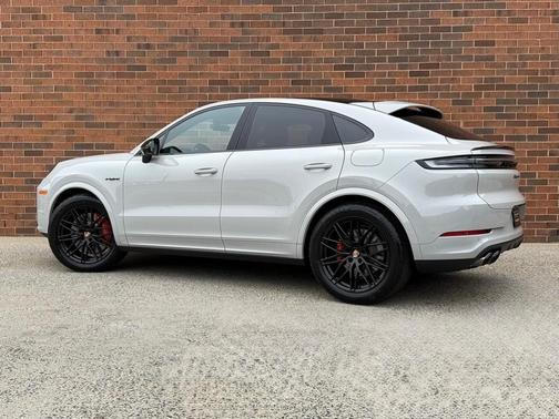 2025 Porsche Cayenne S