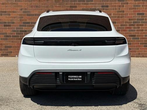 2025 Porsche Macan Electric 4