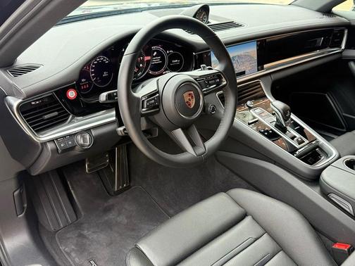 2023 Porsche Panamera E-Hybrid 4