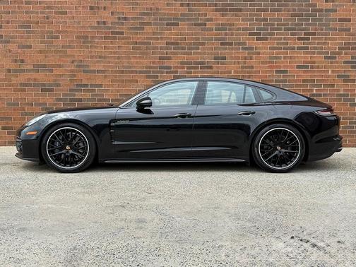 2023 Porsche Panamera E-Hybrid 4