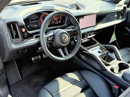 2025 Porsche Cayenne GTS
