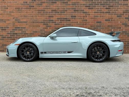 2025 Porsche 911 Carrera