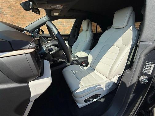 Volcano Grey Metallic 2024 Porsche Macan 4