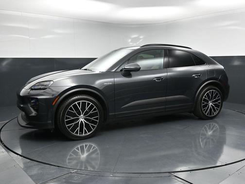 Volcano Grey Metallic 2024 Porsche Macan 4