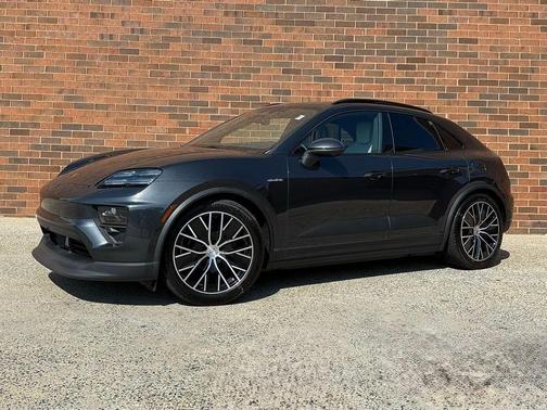 Volcano Grey Metallic 2024 Porsche Macan 4