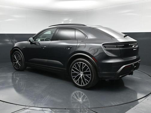 Volcano Grey Metallic 2024 Porsche Macan 4