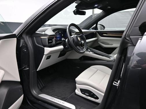 Volcano Grey Metallic 2024 Porsche Macan 4