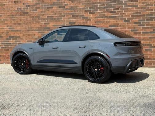 2025 Porsche Macan Electric 4S