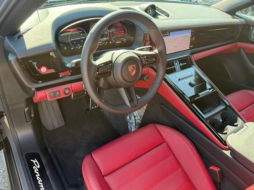 2025 Porsche Panamera 4