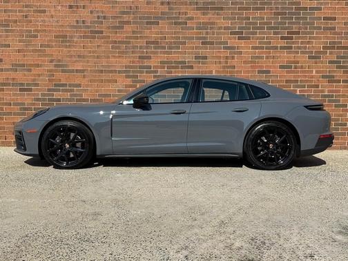 2025 Porsche Panamera 4