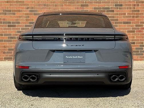 2025 Porsche Panamera 4