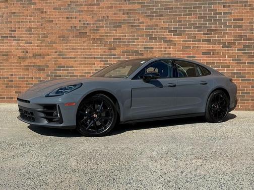 2025 Porsche Panamera 4