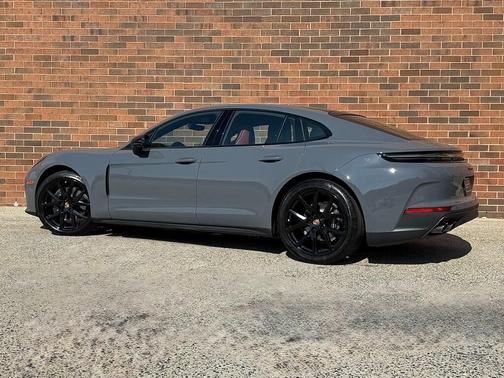 2025 Porsche Panamera 4