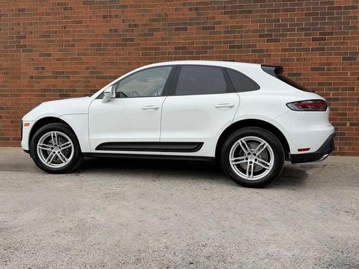 2026 Porsche Macan Base