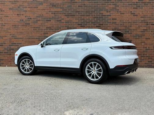 2024 Porsche Cayenne Base