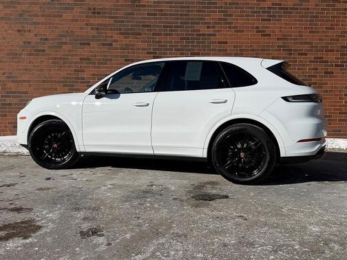 2025 Porsche Cayenne Base