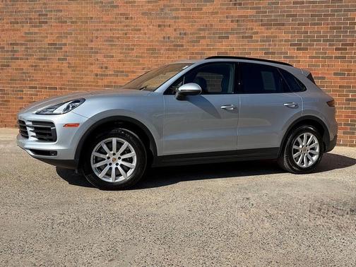 Dolomite Gray 2023 Porsche Cayenne