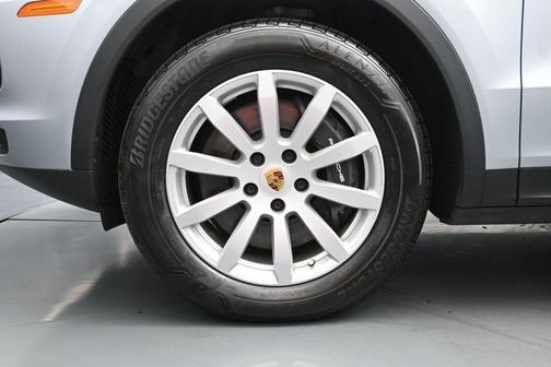 Dolomite Silver Metallic 2023 Porsche Cayenne