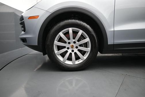 Dolomite Silver Metallic 2023 Porsche Cayenne