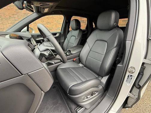 2025 Porsche Cayenne Base