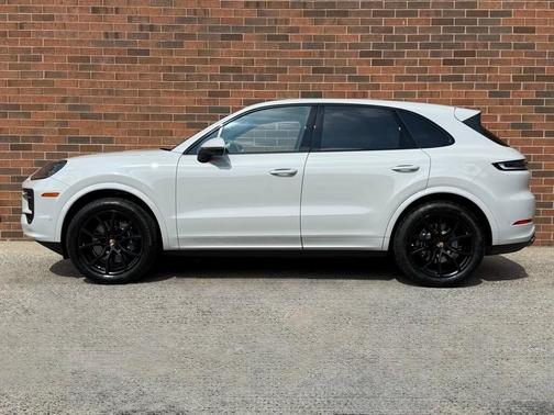 2025 Porsche Cayenne Base