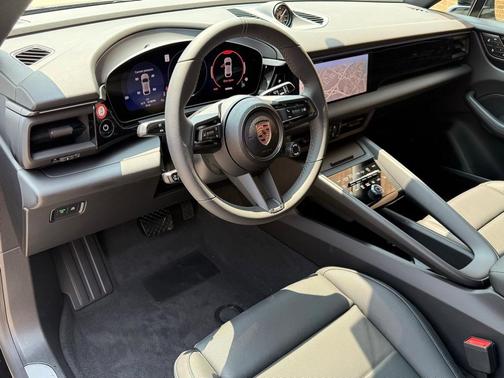 2025 Porsche Macan Electric 4