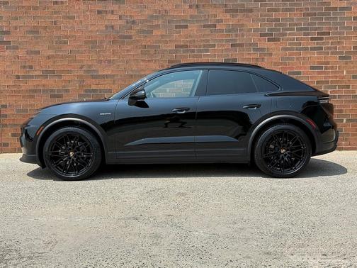 2025 Porsche Macan Electric 4