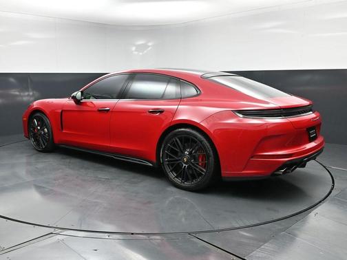 Carmine Red 2026 Porsche Panamera GTS