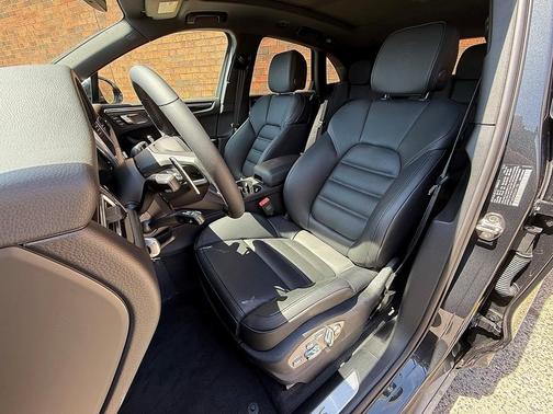 2025 Porsche Macan S